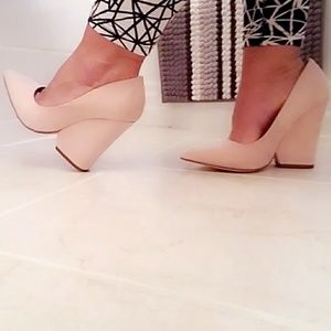 🌼Nude pointed wedge 🌼